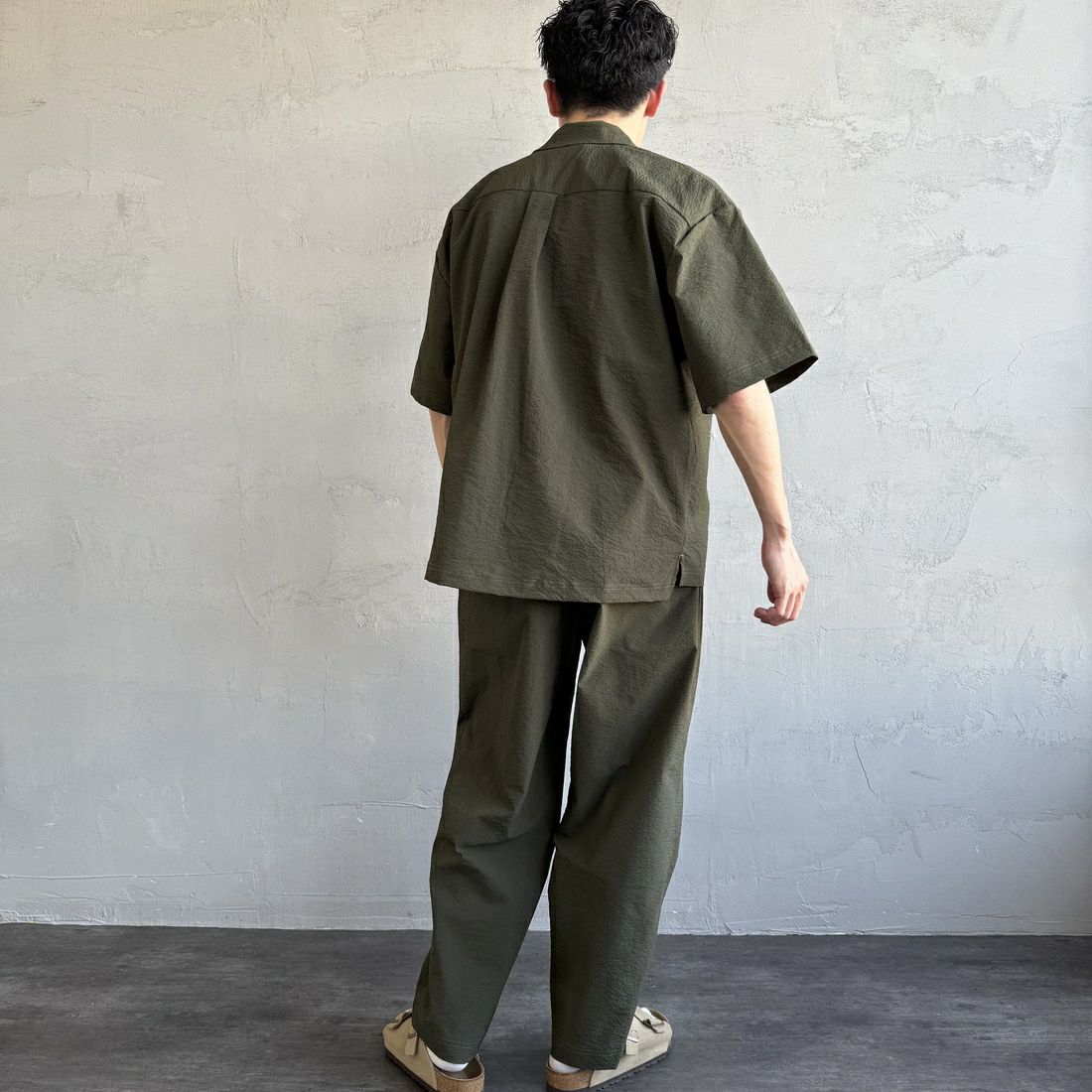 THOUSAND MILE [サウザンド マイル] 別注 ショートスリーブシャツ＆パンツ セットアップ [TM251SS50481-JF] OLIVE &&モデル身長：168cm 着用サイズ：M&&