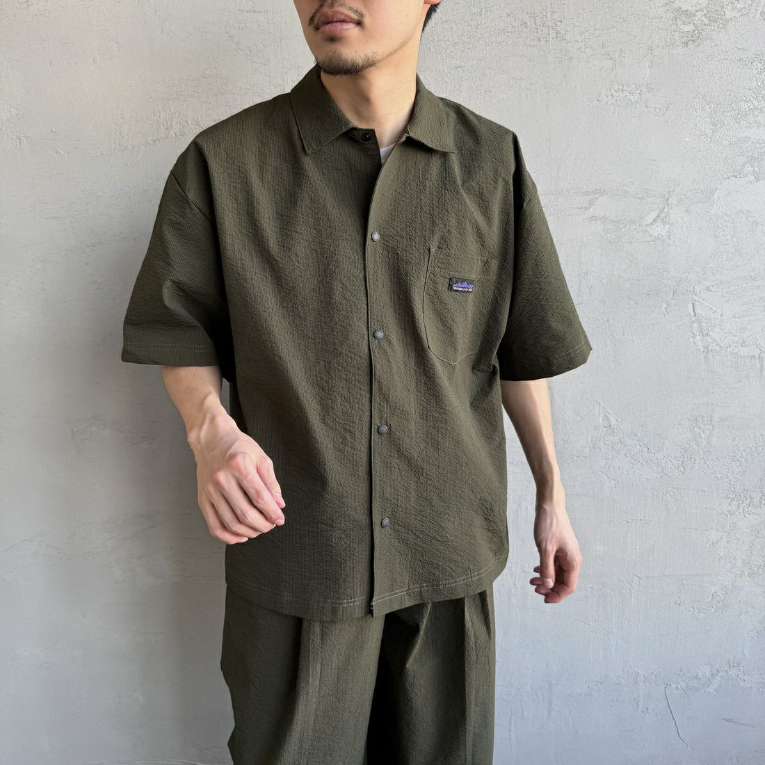 THOUSAND MILE [サウザンド マイル] 別注 ショートスリーブシャツ＆パンツ セットアップ [TM251SS50481-JF] OLIVE &&モデル身長：168cm 着用サイズ：M&&