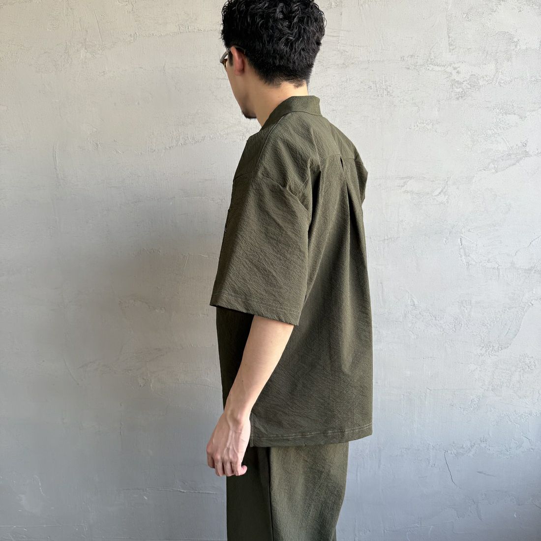 THOUSAND MILE [サウザンド マイル] 別注 ショートスリーブシャツ＆パンツ セットアップ [TM251SS50481-JF] OLIVE &&モデル身長：168cm 着用サイズ：M&&