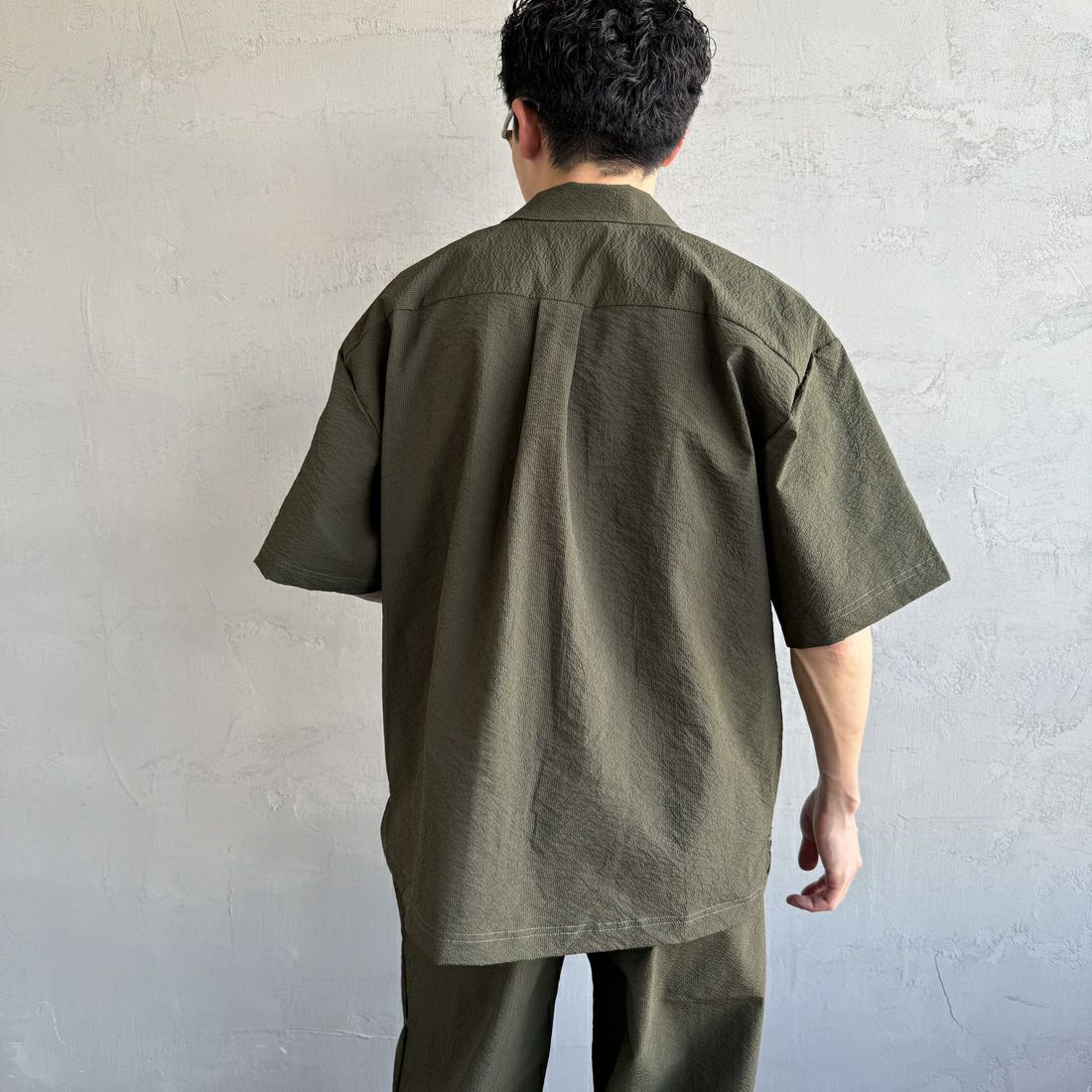 THOUSAND MILE [サウザンド マイル] 別注 ショートスリーブシャツ＆パンツ セットアップ [TM251SS50481-JF] OLIVE &&モデル身長：168cm 着用サイズ：M&&