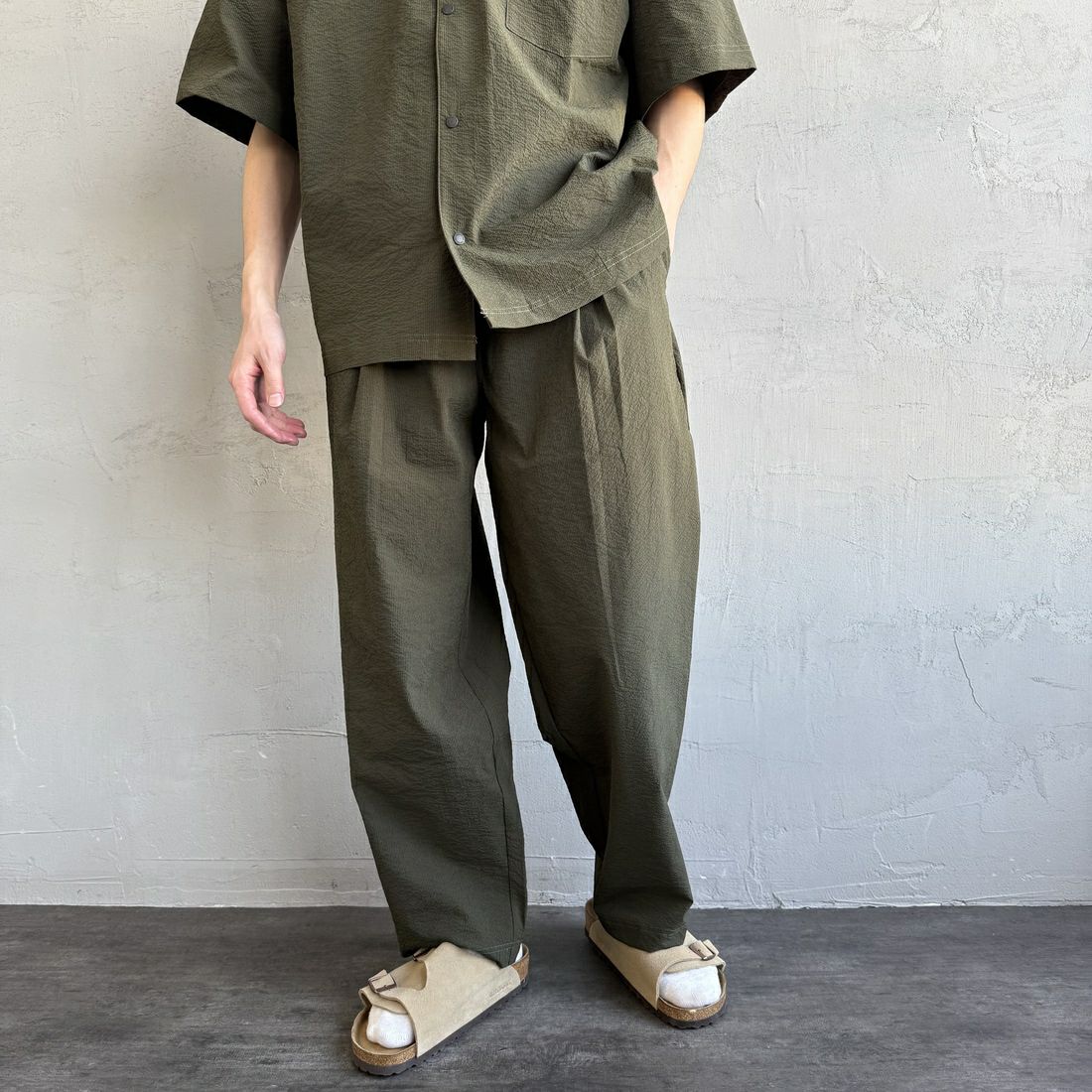THOUSAND MILE [サウザンド マイル] 別注 ショートスリーブシャツ＆パンツ セットアップ [TM251SS50481-JF] OLIVE &&モデル身長：168cm 着用サイズ：M&&