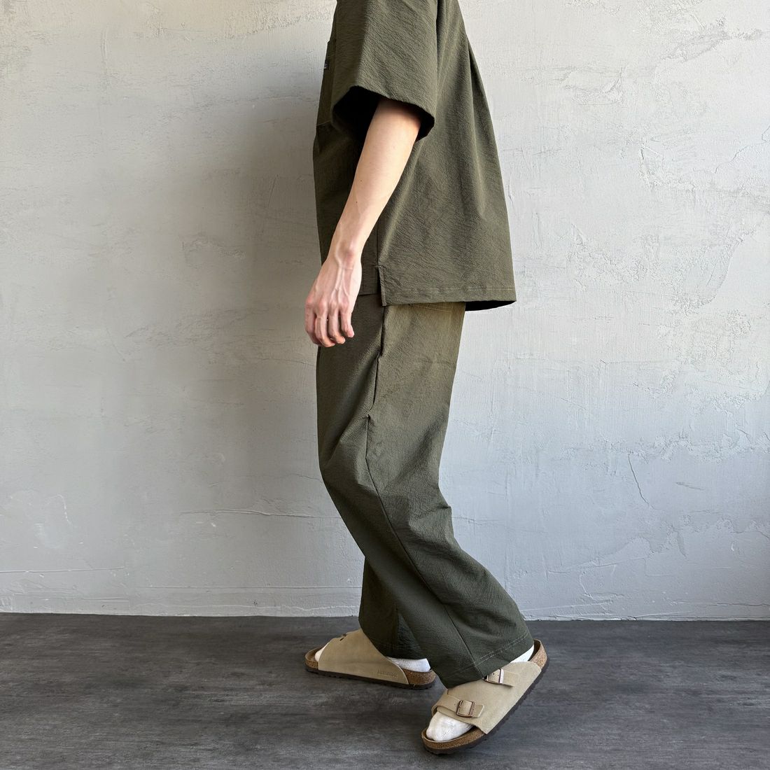 THOUSAND MILE [サウザンド マイル] 別注 ショートスリーブシャツ＆パンツ セットアップ [TM251SS50481-JF] OLIVE &&モデル身長：168cm 着用サイズ：M&&