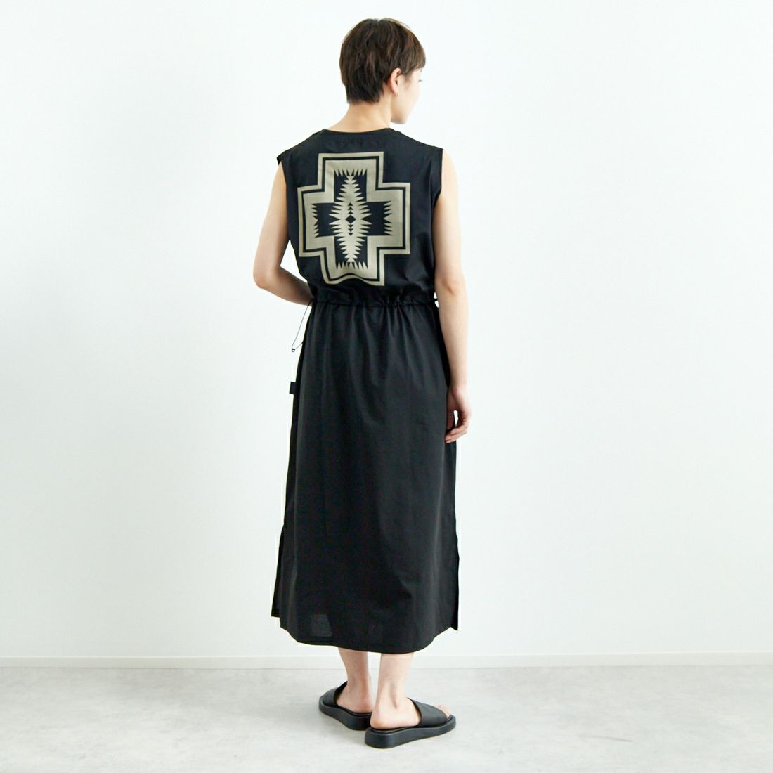 PENDLETON [ペンドルトン] ノースリーブワンピース [5275-0101] 49 BLACK &&モデル身長：160cm 着用サイズ：F&&
