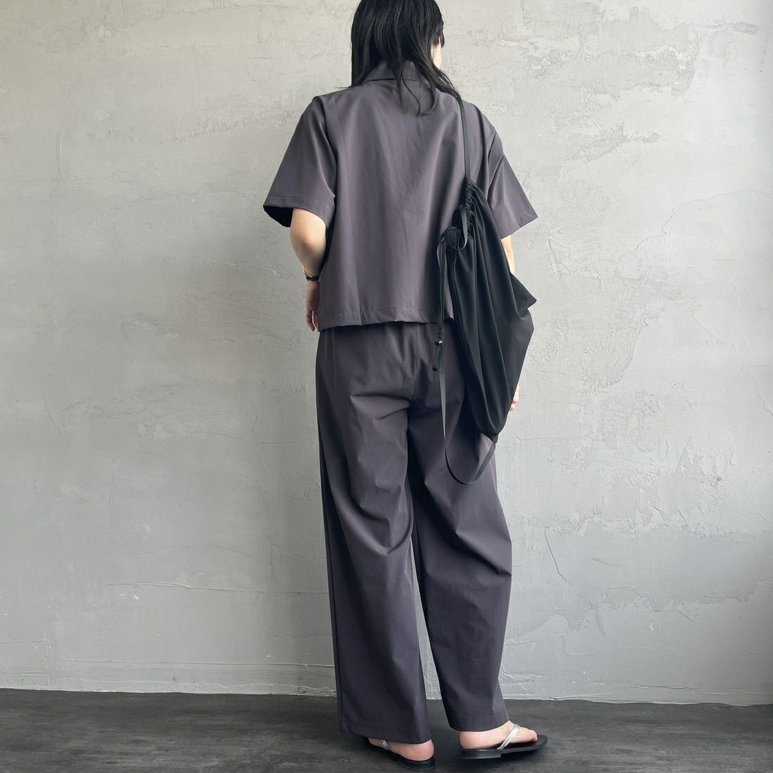 THOUSAND MILE [サウザンド マイル] 別注 サマーバケーション ワイドパンツセットアップ [TM251NP50942-JF] CHARCOAL &&モデル身長：160cm 着用サイズ：F&&