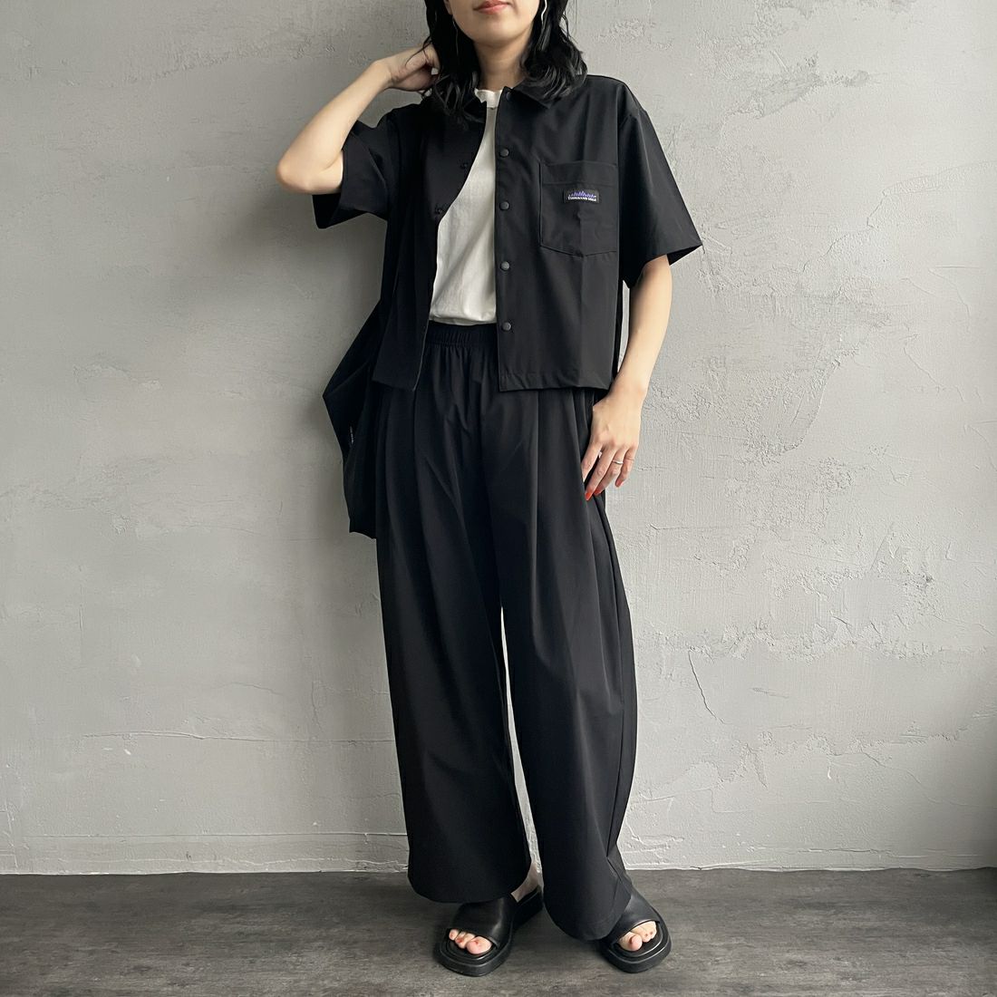 THOUSAND MILE [サウザンド マイル] 別注 サマーバケーション ワイドパンツセットアップ [TM251NP50942-JF] BLACK &&モデル身長：160cm 着用サイズ：F&&