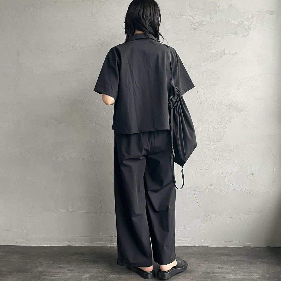 THOUSAND MILE [サウザンド マイル] 別注 サマーバケーション ワイドパンツセットアップ [TM251NP50942-JF] BLACK &&モデル身長：160cm 着用サイズ：F&&