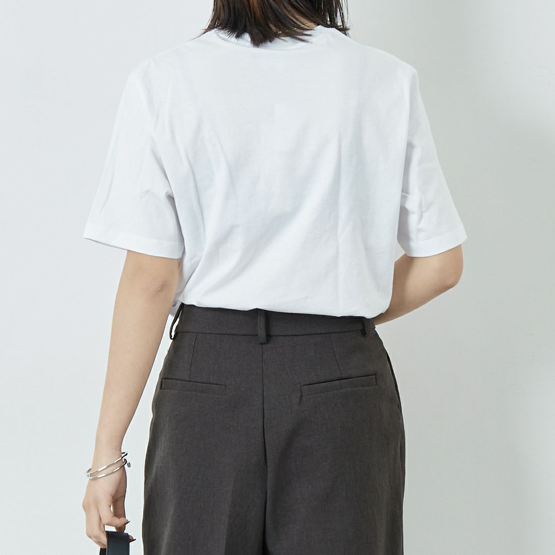 MAISON KITSUNE [メゾン キツネ] チラックスフォックスパッチ レギュラーTシャツ [LM00110KJ0008] P100 WHITE &&モデル身長：167cm 着用サイズ：XS&&