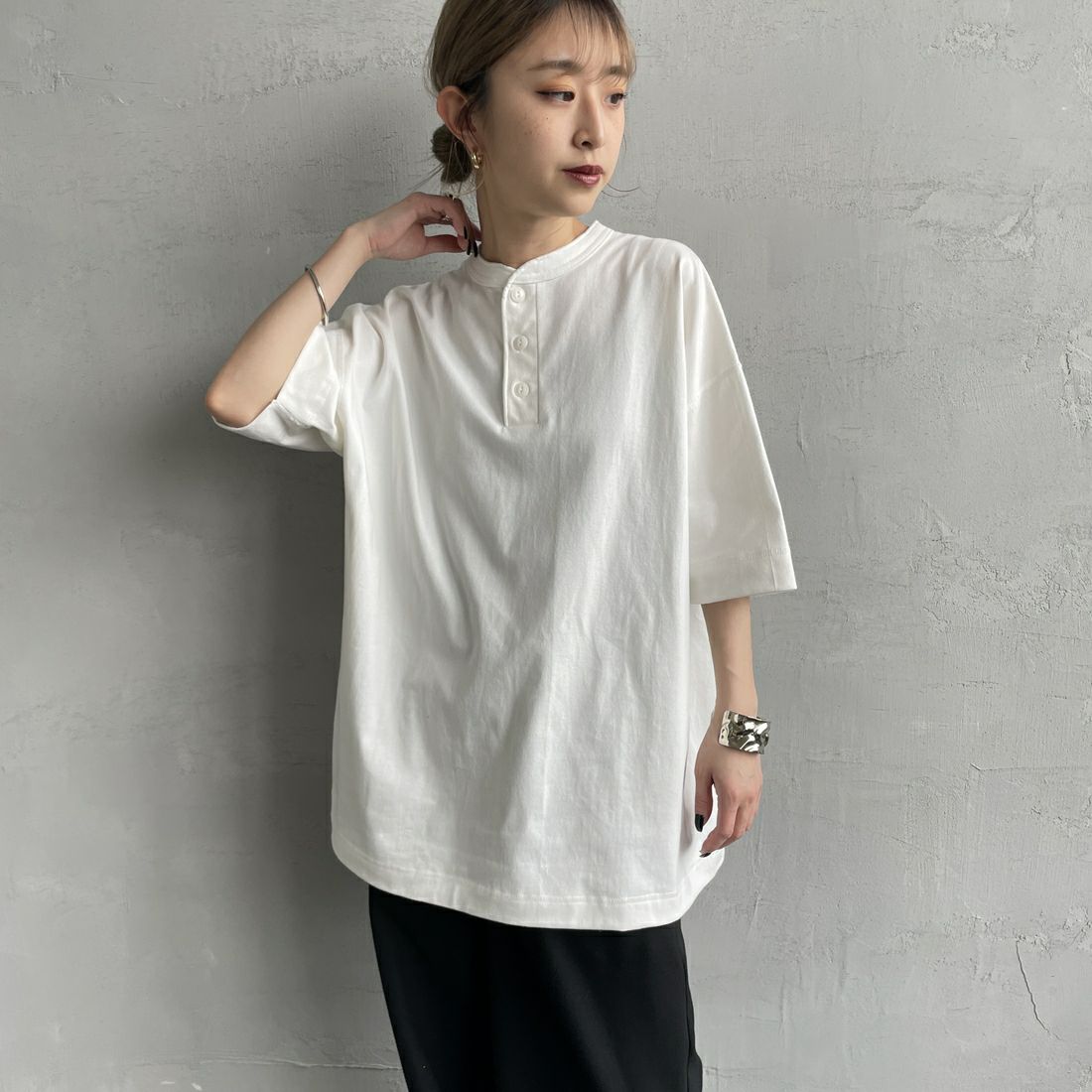 Health knit [ヘルスニット] 別注 ビッグシルエット ヘンリーネックTシャツ [HR25S-M121-JF] WHITE &&モデル身長：150cm 着用サイズ：S&&