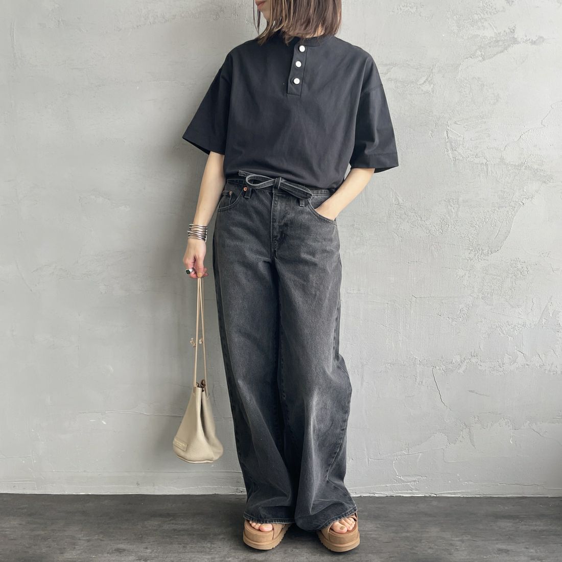 Health knit [ヘルスニット] 別注 ビッグシルエット ヘンリーネックTシャツ [HR25S-M121-JF] BLACK &&モデル身長：158cm 着用サイズ：S&&