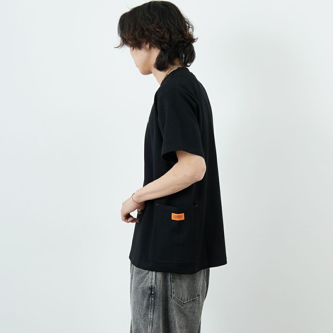 UNIVERSAL OVERALL [ユニバーサルオーバーオール] 別注 ポンチカバーオールTシャツ [U2511279IN-JF] BLACK &&モデル身長：179cm 着用サイズ：L&&