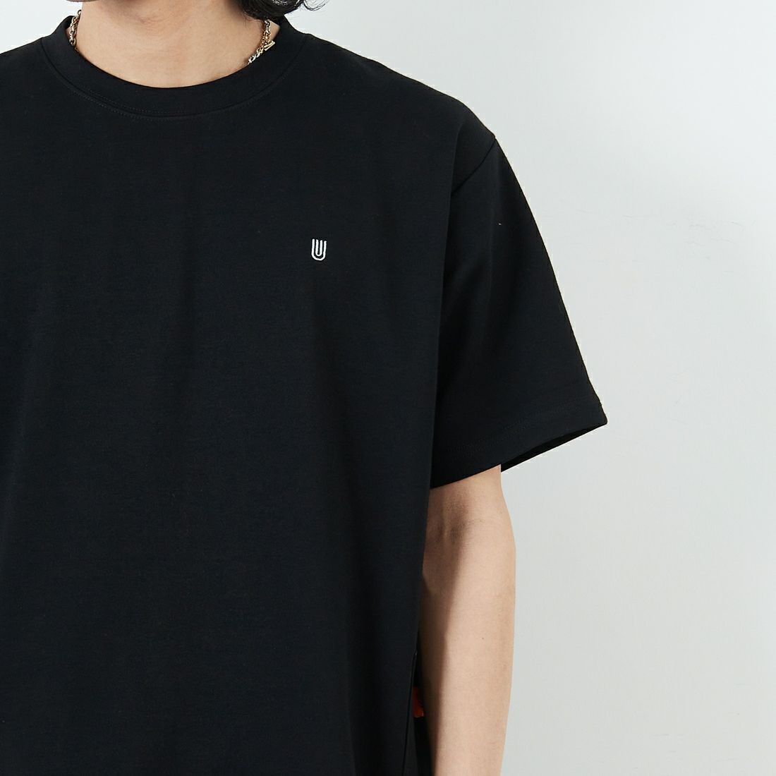 UNIVERSAL OVERALL [ユニバーサルオーバーオール] 別注 ポンチカバーオールTシャツ [U2511279IN-JF] BLACK &&モデル身長：179cm 着用サイズ：L&&
