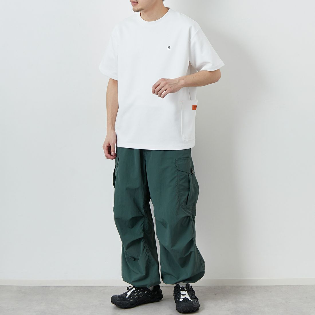 UNIVERSAL OVERALL [ユニバーサルオーバーオール] 別注 ポンチカバーオールTシャツ [U2511279IN-JF] WHITE &&モデル身長：167cm 着用サイズ：M&&