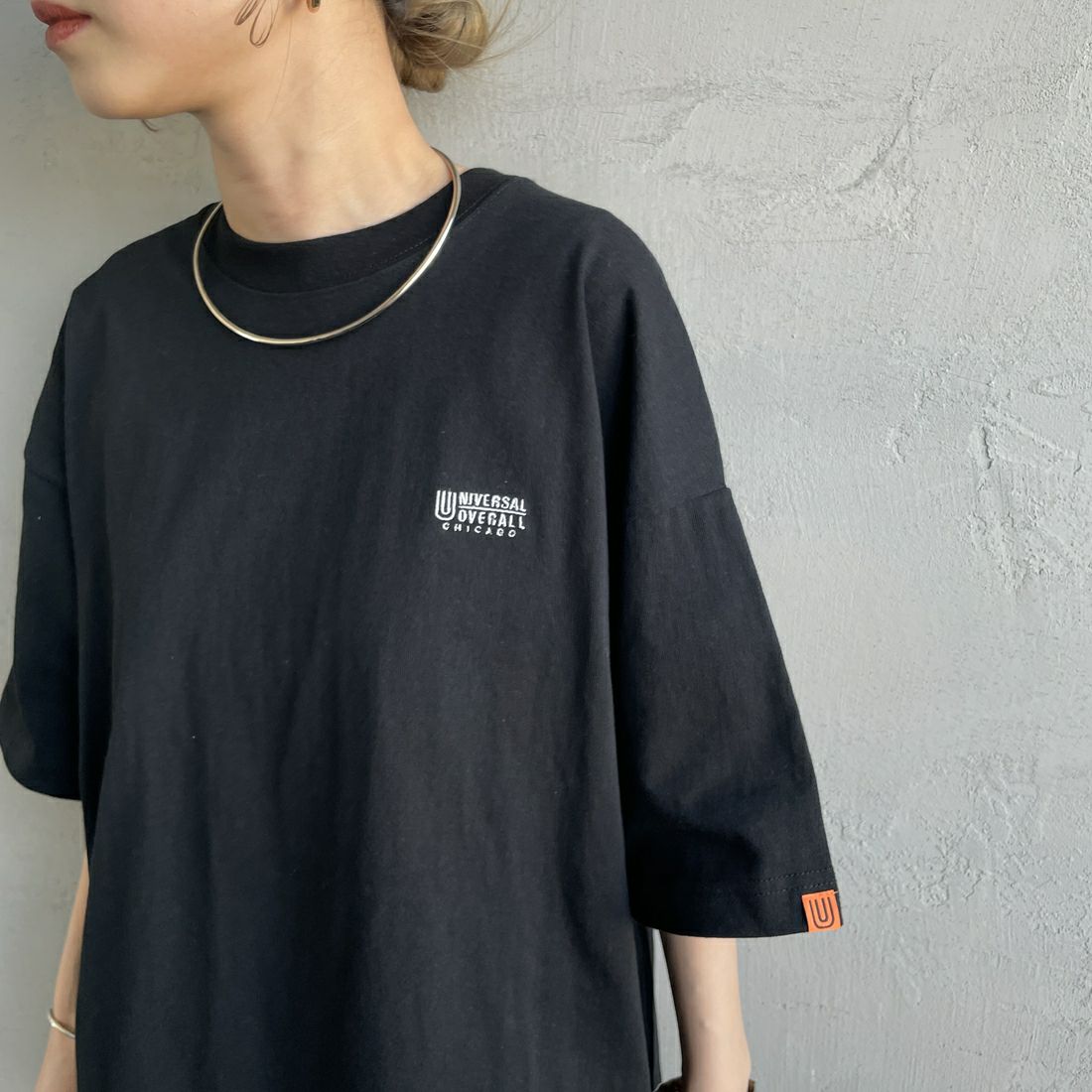 UNIVERSAL OVERALL [ユニバーサルオーバーオール] 別注 ドローコード付き ワイドシルエットTシャツ [U2513282IN-JF] BLACK &&モデル身長：150cm 着用サイズ：S&&