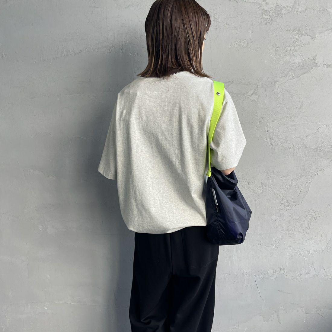 UNIVERSAL OVERALL [ユニバーサルオーバーオール] 別注 ドローコード付き ワイドシルエットTシャツ [U2513282IN-JF] OAT/BRN &&モデル身長：158cm 着用サイズ：S&&