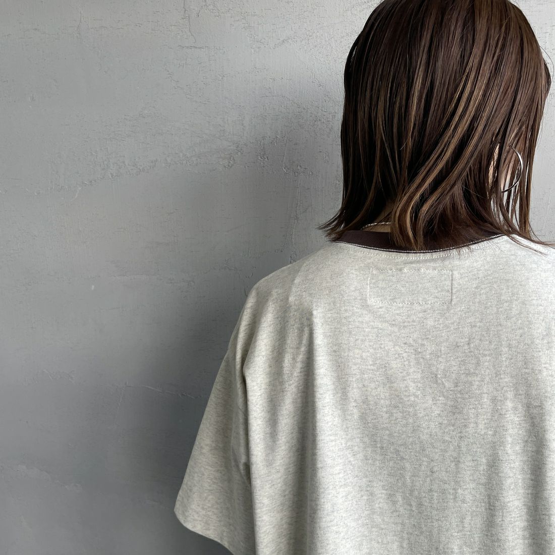 UNIVERSAL OVERALL [ユニバーサルオーバーオール] 別注 ドローコード付き ワイドシルエットTシャツ [U2513282IN-JF] OAT/BRN &&モデル身長：158cm 着用サイズ：S&&