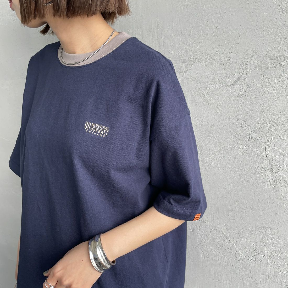 UNIVERSAL OVERALL [ユニバーサルオーバーオール] 別注 ドローコード付き ワイドシルエットTシャツ [U2513282IN-JF] NVY/BEG &&モデル身長：160cm 着用サイズ：S&&