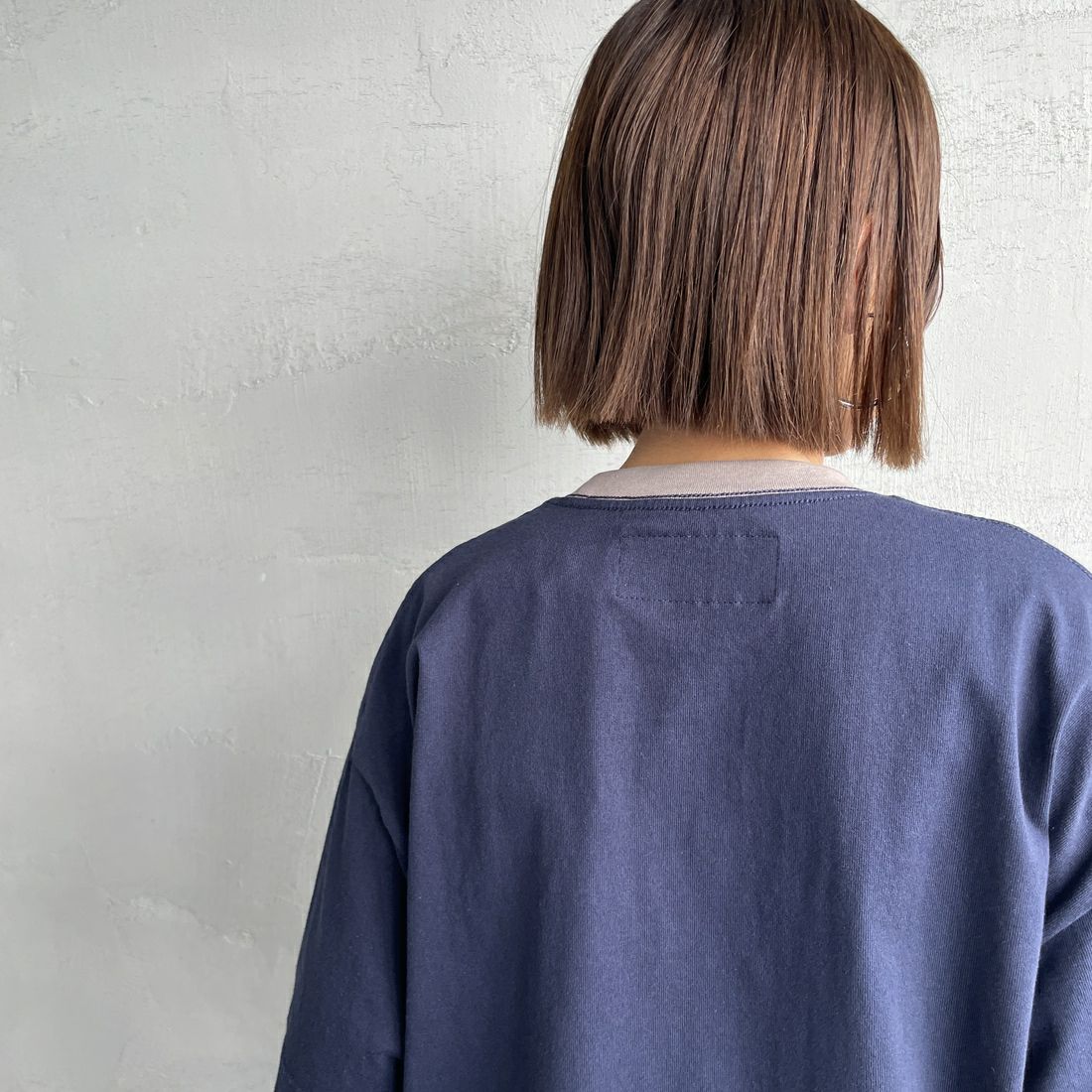 UNIVERSAL OVERALL [ユニバーサルオーバーオール] 別注 ドローコード付き ワイドシルエットTシャツ [U2513282IN-JF] NVY/BEG &&モデル身長：160cm 着用サイズ：S&&