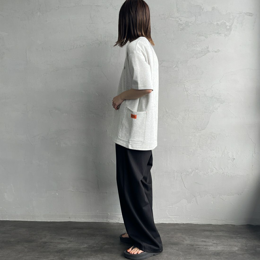 UNIVERSAL OVERALL [ユニバーサルオーバーオール] 別注 ポンチカバーオールTシャツ [U2511279IN-JF] GRAY &&モデル身長：158cm 着用サイズ：S&&