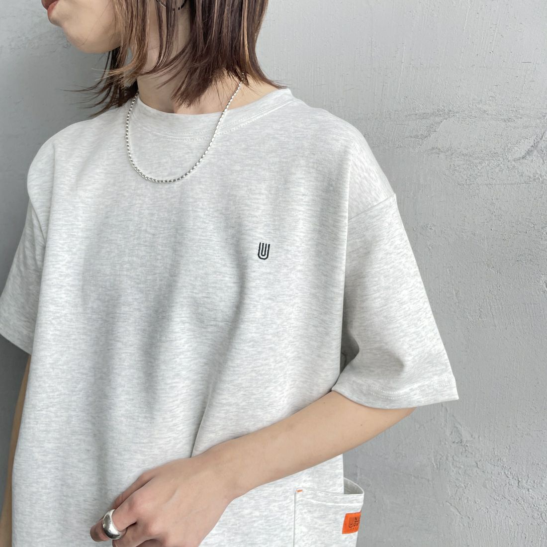 UNIVERSAL OVERALL [ユニバーサルオーバーオール] 別注 ポンチカバーオールTシャツ [U2511279IN-JF] GRAY &&モデル身長：158cm 着用サイズ：S&&
