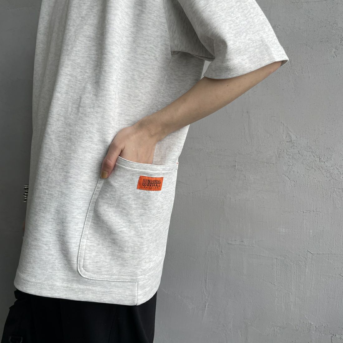 UNIVERSAL OVERALL [ユニバーサルオーバーオール] 別注 ポンチカバーオールTシャツ [U2511279IN-JF] GRAY &&モデル身長：158cm 着用サイズ：S&&