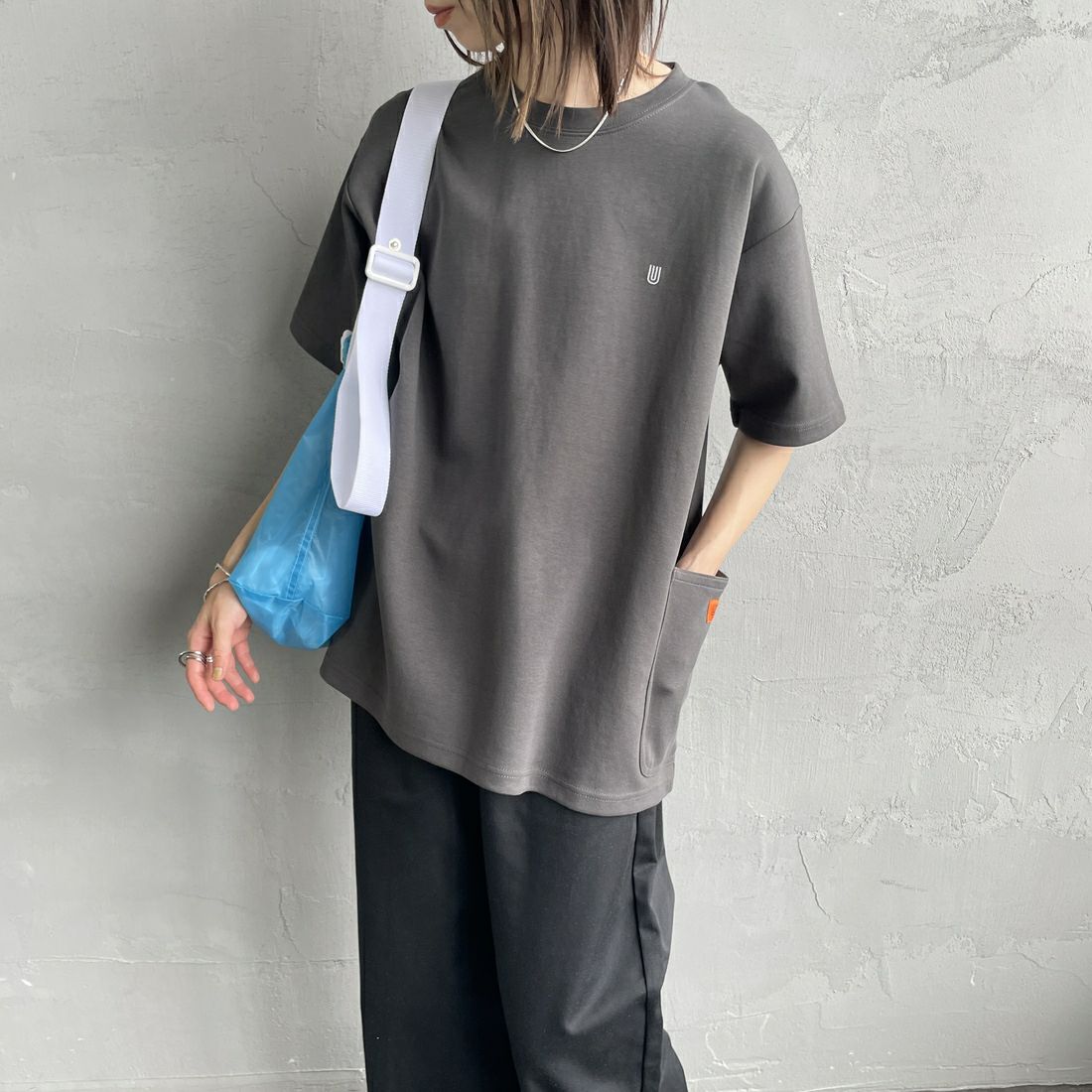 UNIVERSAL OVERALL [ユニバーサルオーバーオール] 別注 ポンチカバーオールTシャツ [U2511279IN-JF] CHARCOAL &&モデル身長：158cm 着用サイズ：S&&