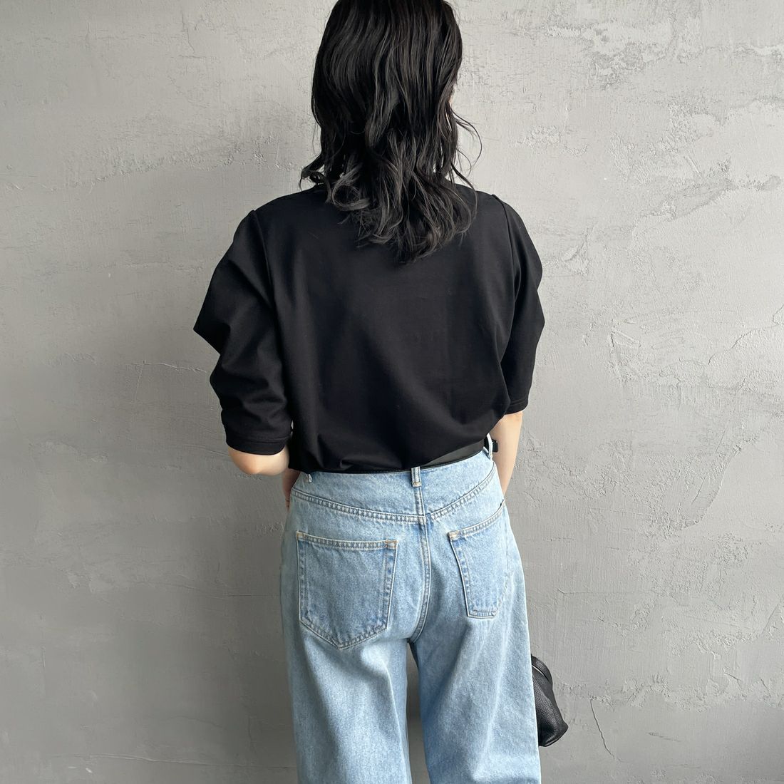 mizuiro ind [ミズイロインド] ドレープスリーブTシャツ [1-210066] 99 BLACK &&モデル身長：160cm 着用サイズ：F&&