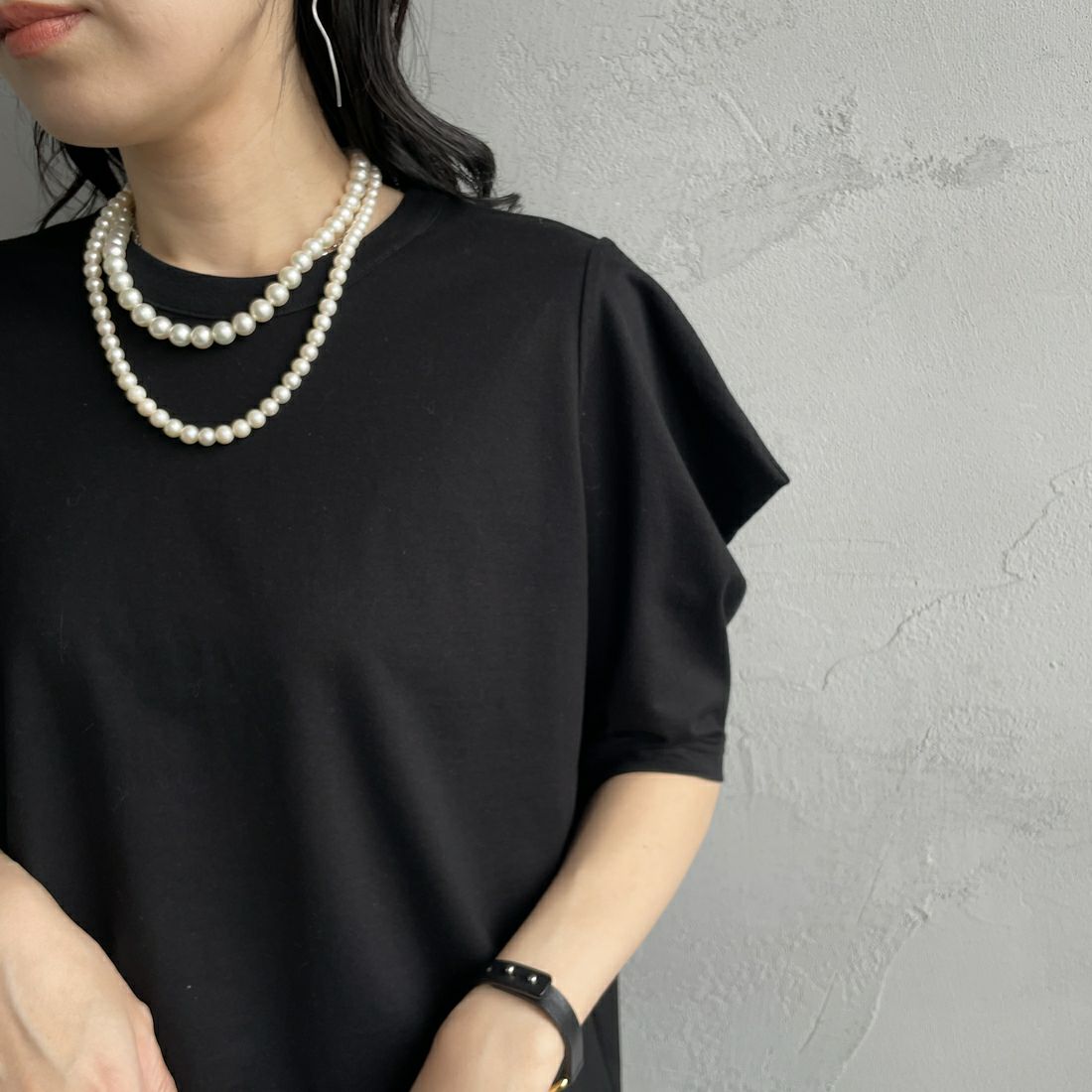 mizuiro ind [ミズイロインド] ドレープスリーブTシャツ [1-210066] 99 BLACK &&モデル身長：160cm 着用サイズ：F&&