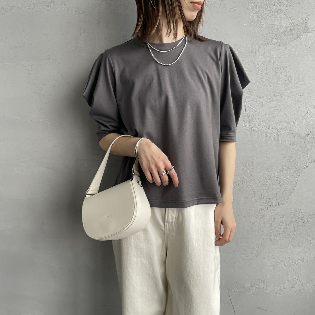 mizuiro ind [ミズイロインド] ドレープスリーブTシャツ [1-210066] 92 D.GRAY &&モデル身長：158cm 着用サイズ：F&&