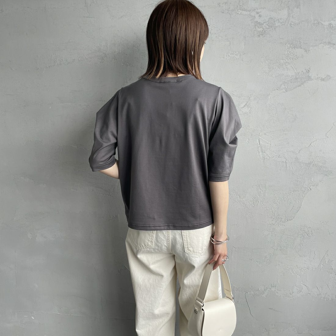 mizuiro ind [ミズイロインド] ドレープスリーブTシャツ [1-210066] 92 D.GRAY &&モデル身長：158cm 着用サイズ：F&&
