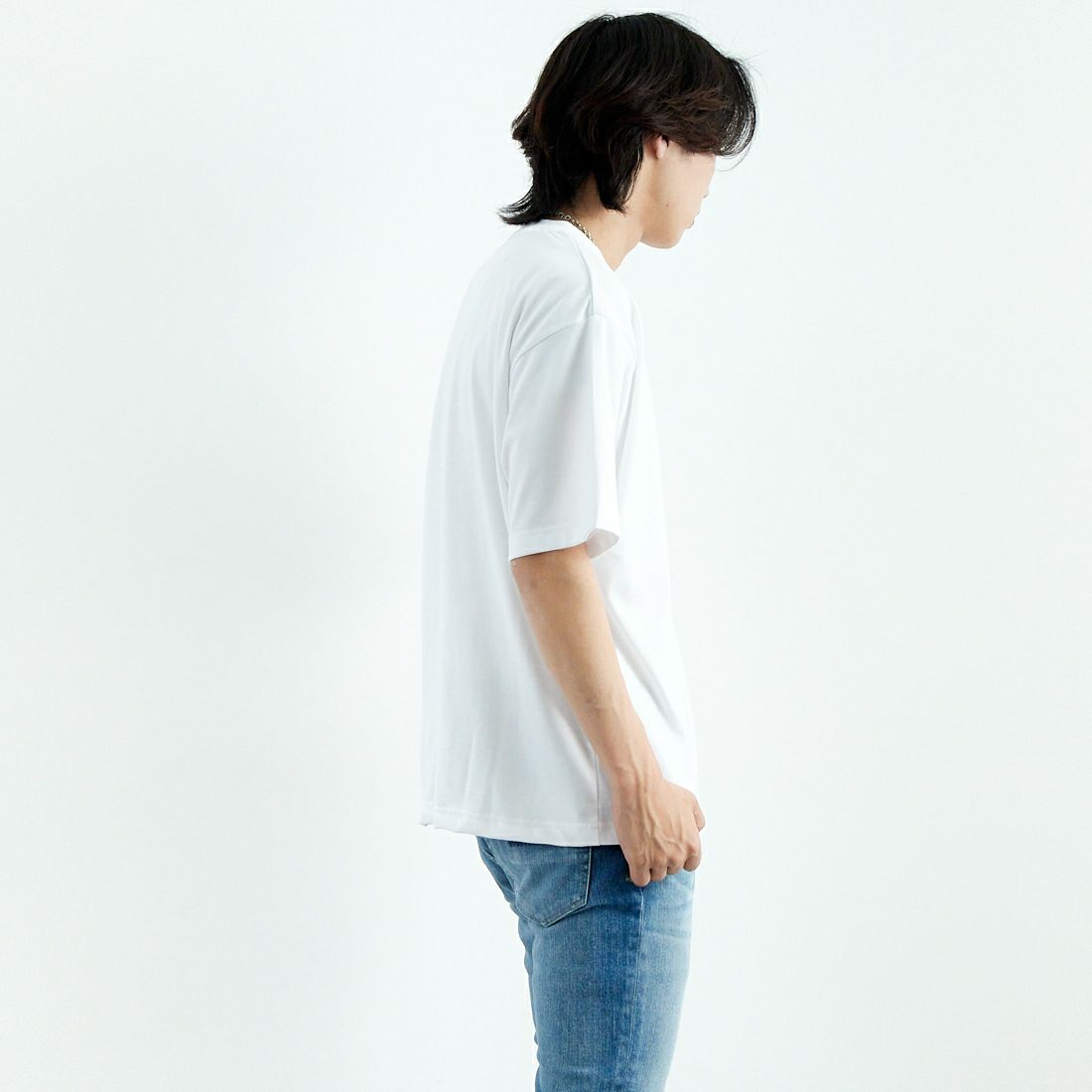 THOUSAND MILE [サウザンド マイル] ワンポイント刺繍ロゴ ショートスリーブTシャツ [TM251TC00280] WHITE &&モデル身長：179cm 着用サイズ：L&&