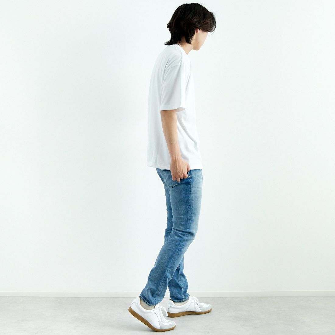 THOUSAND MILE [サウザンド マイル] ワンポイント刺繍ロゴ ショートスリーブTシャツ [TM251TC00280] WHITE &&モデル身長：179cm 着用サイズ：L&&