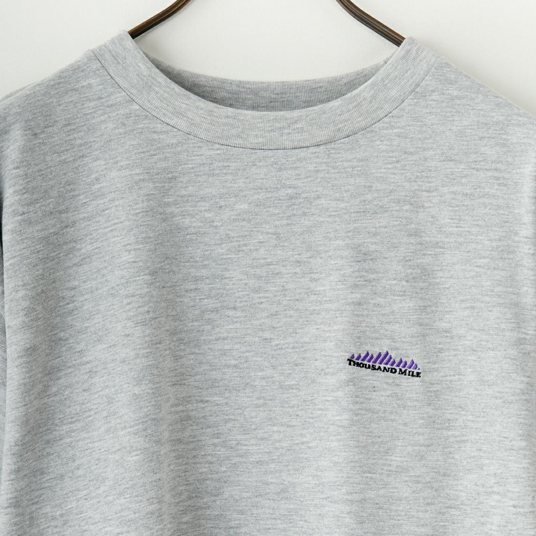 THOUSAND MILE [サウザンド マイル] ワンポイント刺繍ロゴ ショートスリーブTシャツ [TM251TC00280] MD GRAY