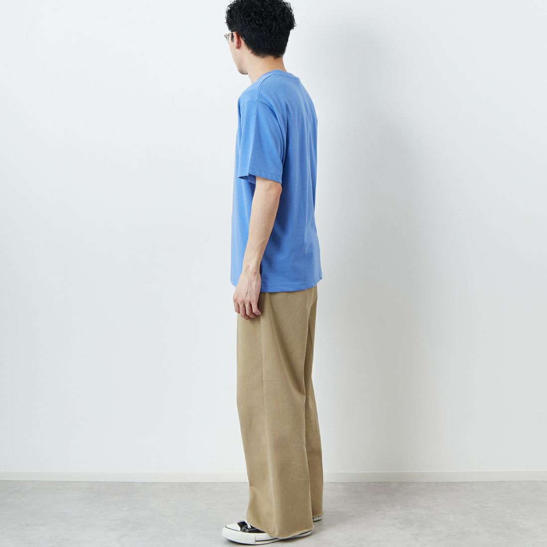THOUSAND MILE [サウザンド マイル] ワンポイント刺繍ロゴ ショートスリーブTシャツ [TM251TC00280] SAX &&モデル身長：168cm 着用サイズ：M&&