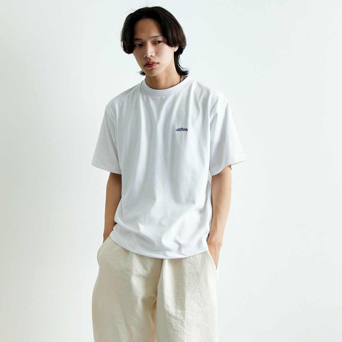 THOUSAND MILE [サウザンド マイル] ブランドロゴ バックプリント ショートスリーブTシャツ [TM251TC00610] WHITE &&モデル身長：179cm 着用サイズ：L&&