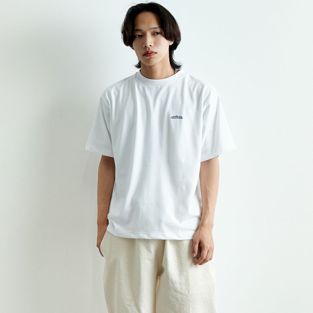 THOUSAND MILE [サウザンド マイル] ブランドロゴ バックプリント ショートスリーブTシャツ [TM251TC00610] WHITE &&モデル身長：179cm 着用サイズ：L&&