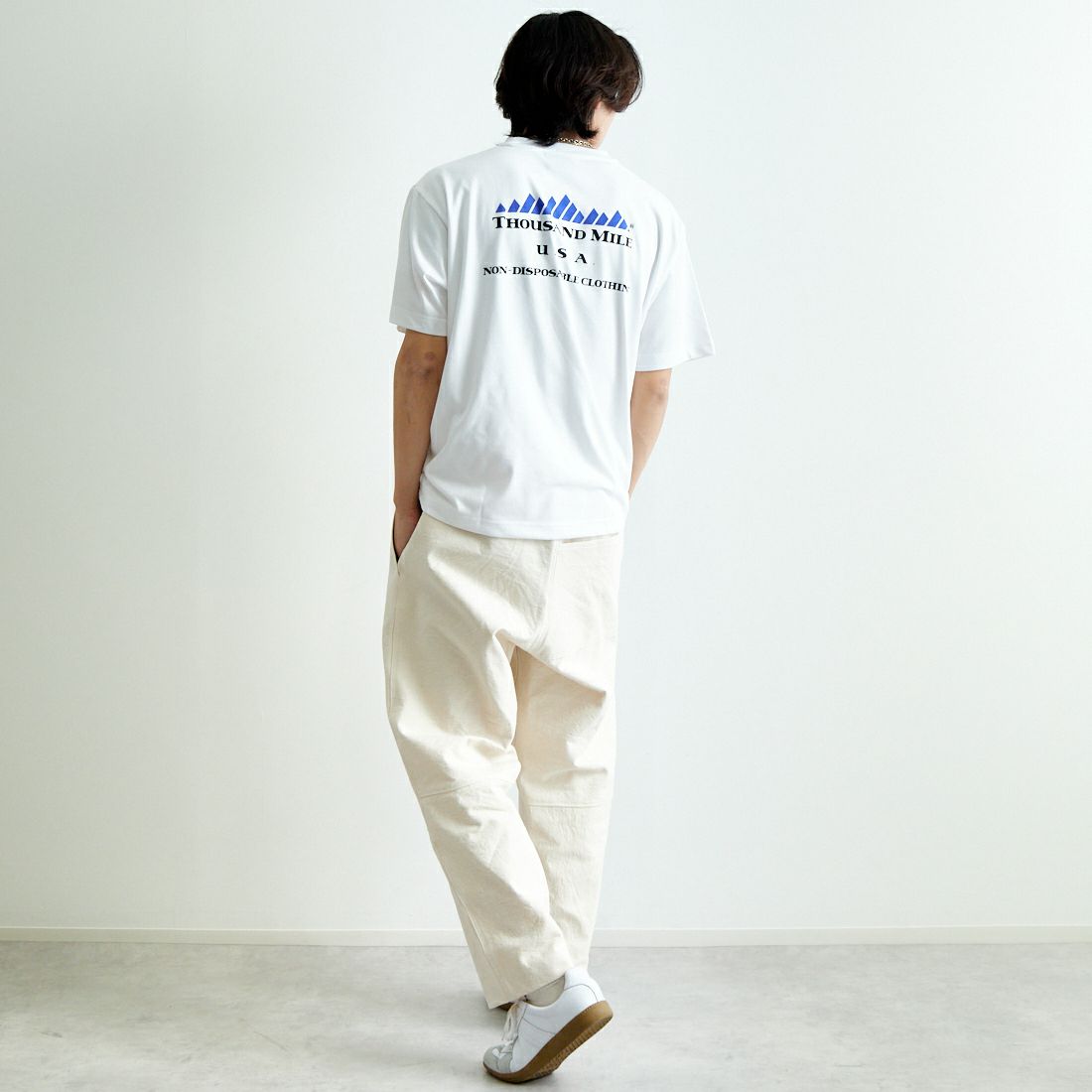 THOUSAND MILE [サウザンド マイル] ブランドロゴ バックプリント ショートスリーブTシャツ [TM251TC00610] WHITE &&モデル身長：179cm 着用サイズ：L&&