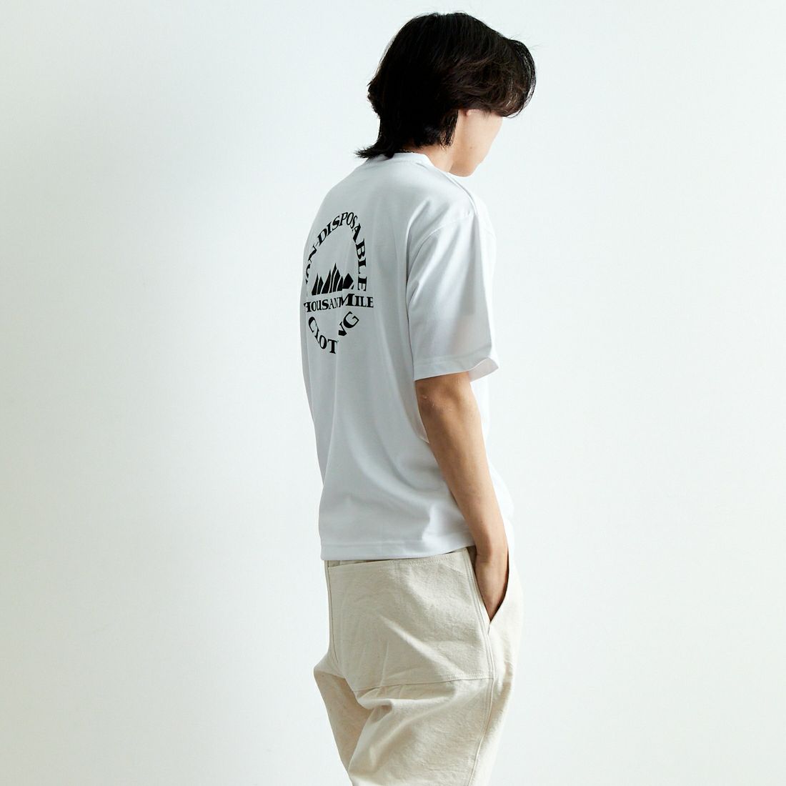THOUSAND MILE [サウザンド マイル] サークルロゴ バックプリント ショートスリーブTシャツ [TM251TC00620] WHITE &&モデル身長：179cm 着用サイズ：L&&