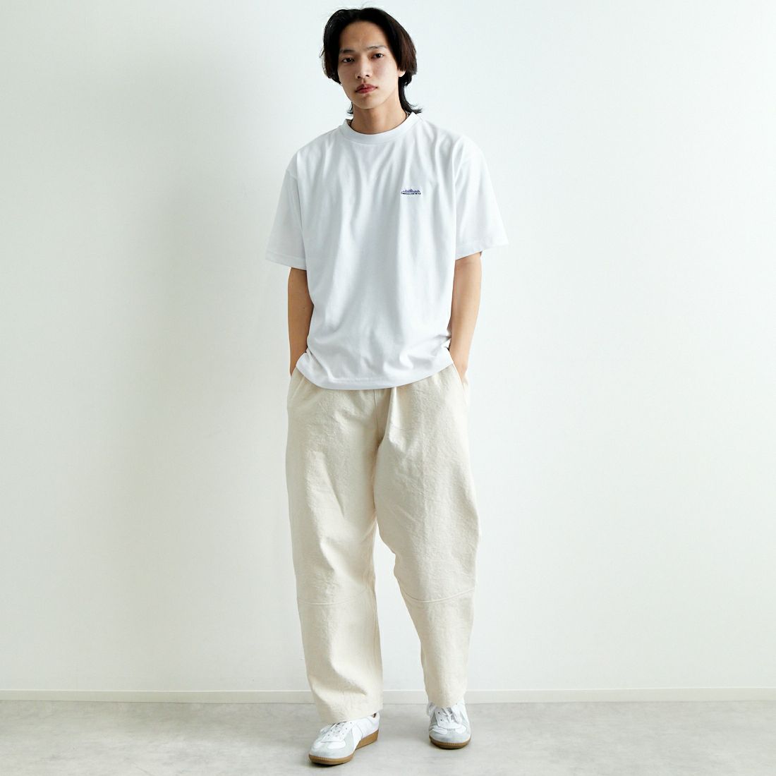 THOUSAND MILE [サウザンド マイル] サークルロゴ バックプリント ショートスリーブTシャツ [TM251TC00620] WHITE &&モデル身長：179cm 着用サイズ：L&&