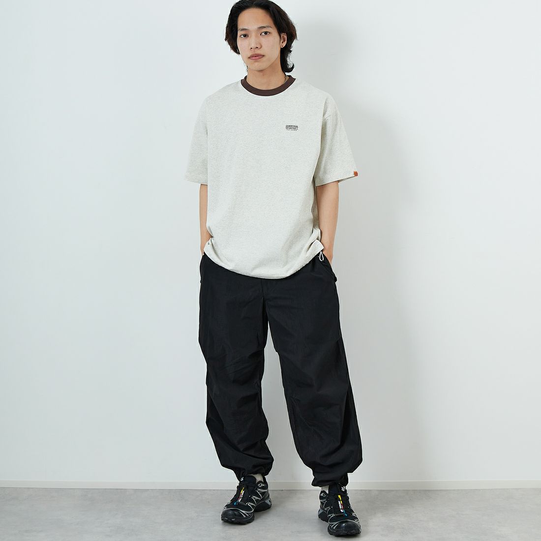 UNIVERSAL OVERALL [ユニバーサルオーバーオール] 別注 ドローコード付き ワイドシルエットTシャツ [U2513282IN-JF] OAT/BRN &&モデル身長：179cm 着用サイズ：L&&