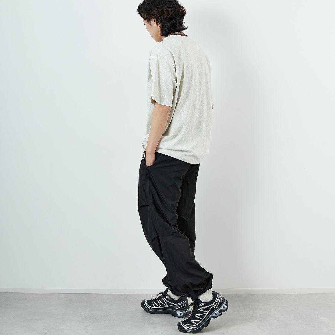 UNIVERSAL OVERALL [ユニバーサルオーバーオール] 別注 ドローコード付き ワイドシルエットTシャツ [U2513282IN-JF] OAT/BRN &&モデル身長：179cm 着用サイズ：L&&