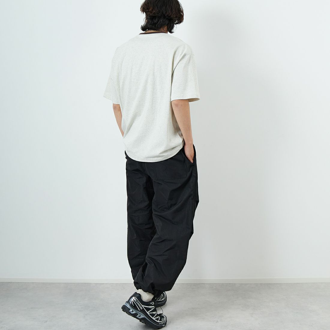 UNIVERSAL OVERALL [ユニバーサルオーバーオール] 別注 ドローコード付き ワイドシルエットTシャツ [U2513282IN-JF] OAT/BRN &&モデル身長：179cm 着用サイズ：L&&