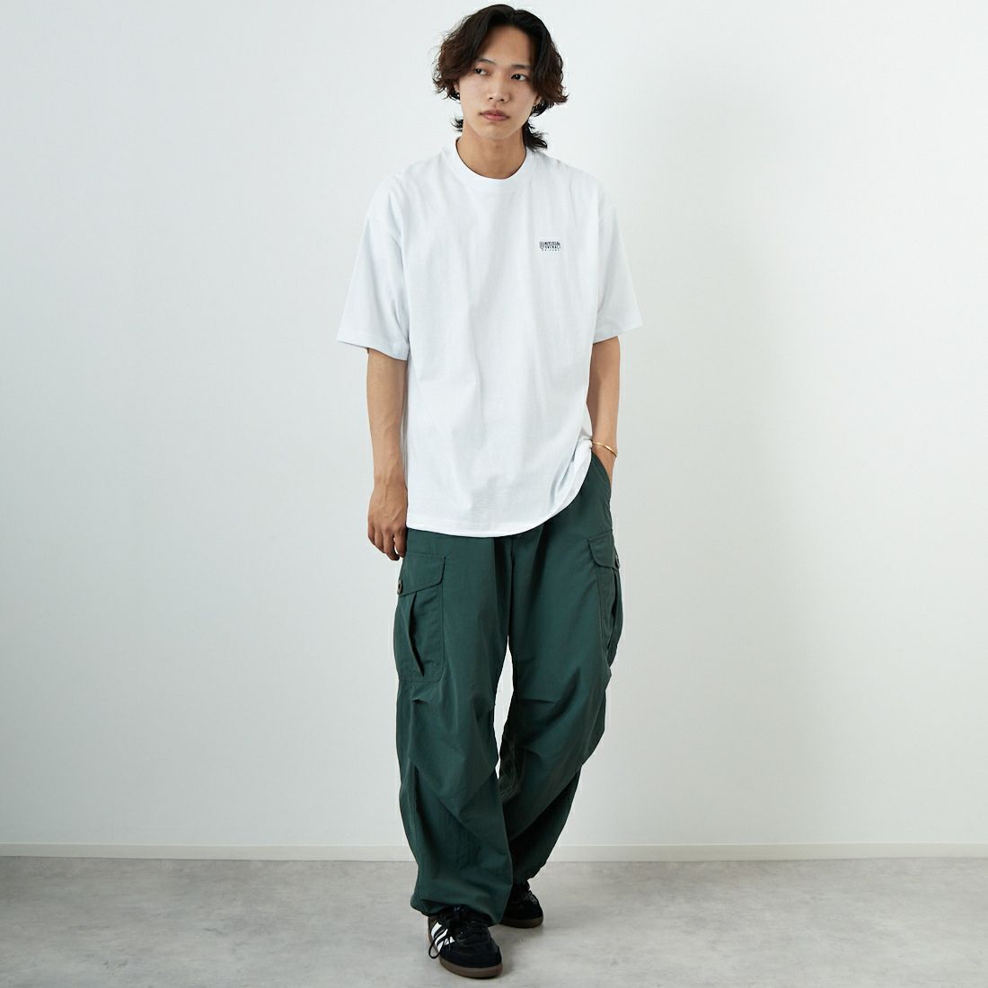 UNIVERSAL OVERALL [ユニバーサルオーバーオール] 別注 ドローコード付き ワイドシルエットTシャツ [U2513282IN-JF] WHITE &&モデル身長：179cm 着用サイズ：L&&