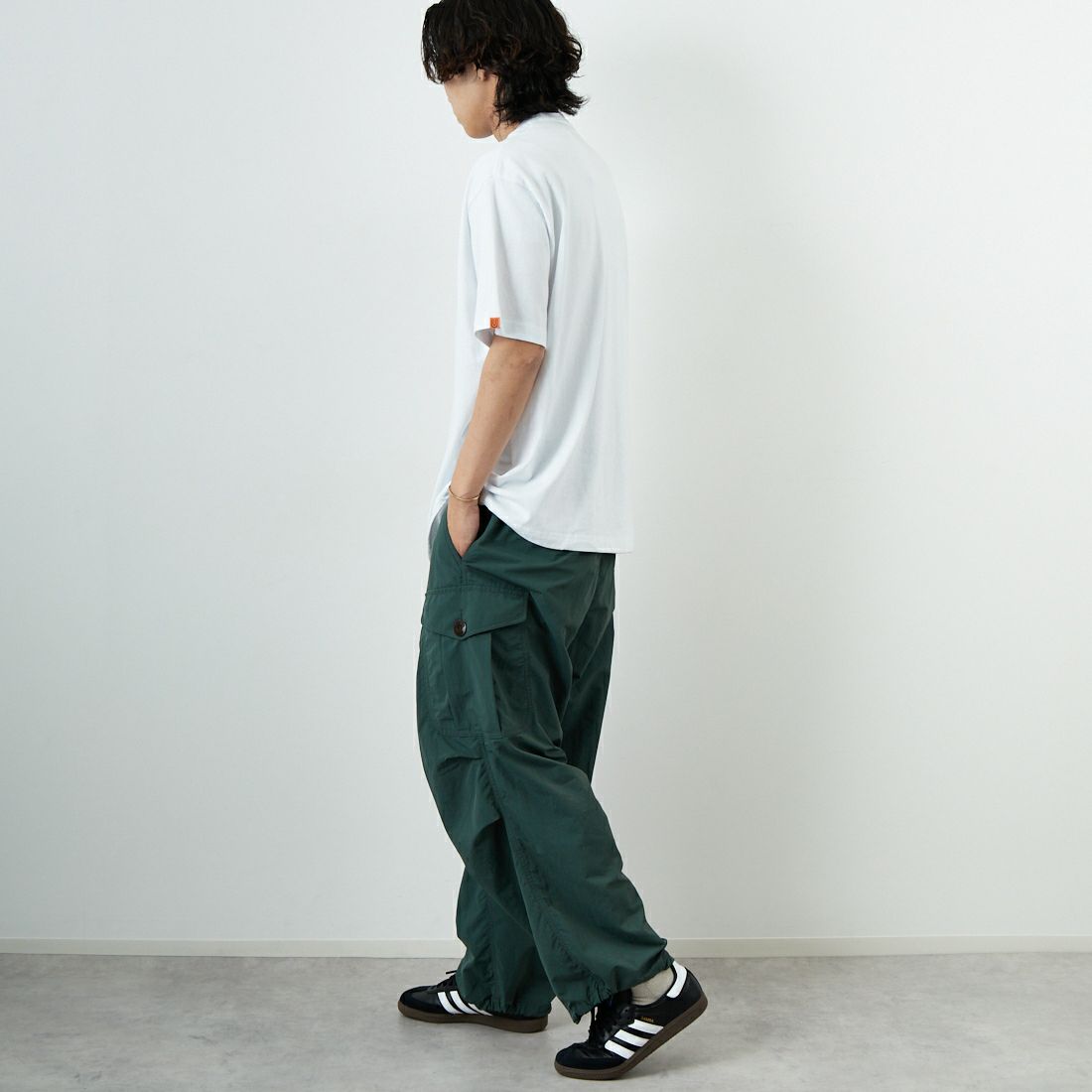 UNIVERSAL OVERALL [ユニバーサルオーバーオール] 別注 ドローコード付き ワイドシルエットTシャツ [U2513282IN-JF] WHITE &&モデル身長：179cm 着用サイズ：L&&