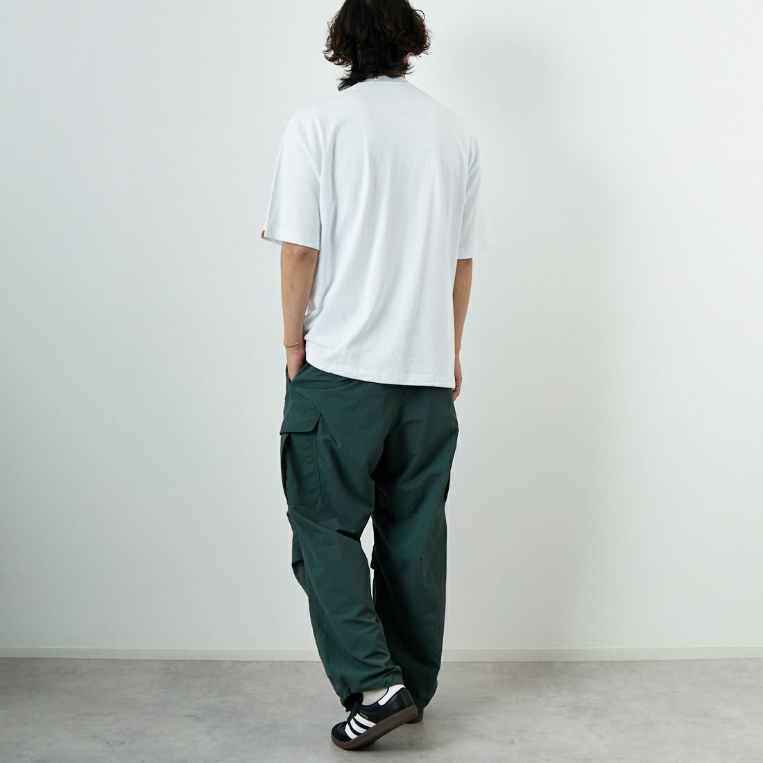 UNIVERSAL OVERALL [ユニバーサルオーバーオール] 別注 ドローコード付き ワイドシルエットTシャツ [U2513282IN-JF] WHITE &&モデル身長：179cm 着用サイズ：L&&