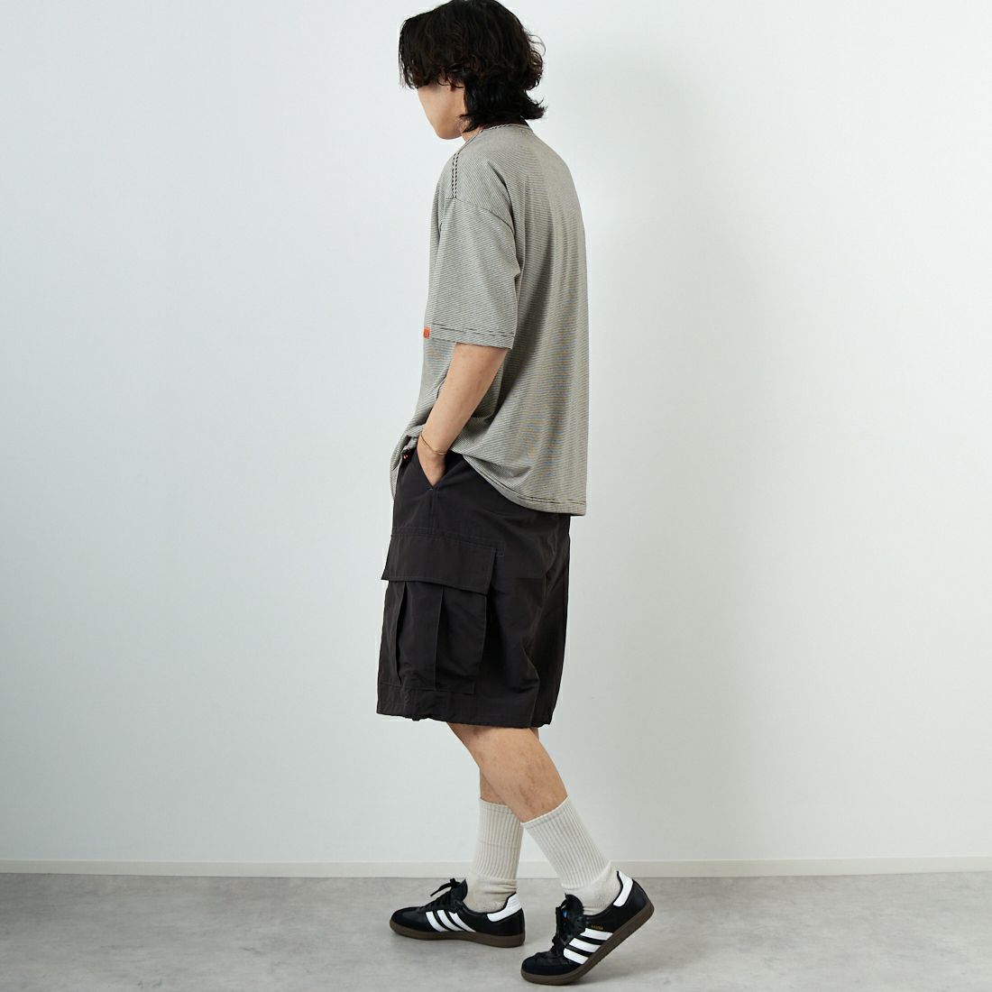 UNIVERSAL OVERALL [ユニバーサルオーバーオール] 別注 ドローコード付き ワイドシルエットTシャツ [U2513282IN-JF] BROWN BD &&モデル身長：179cm 着用サイズ：L&&