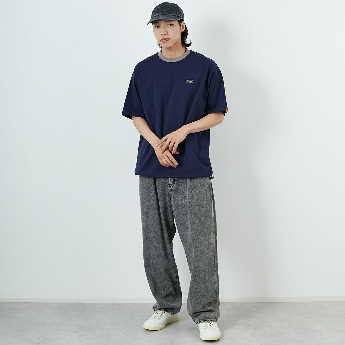 UNIVERSAL OVERALL [ユニバーサルオーバーオール] 別注 ドローコード付き ワイドシルエットTシャツ [U2513282IN-JF] NVY/BEG &&モデル身長：179cm 着用サイズ：L&&