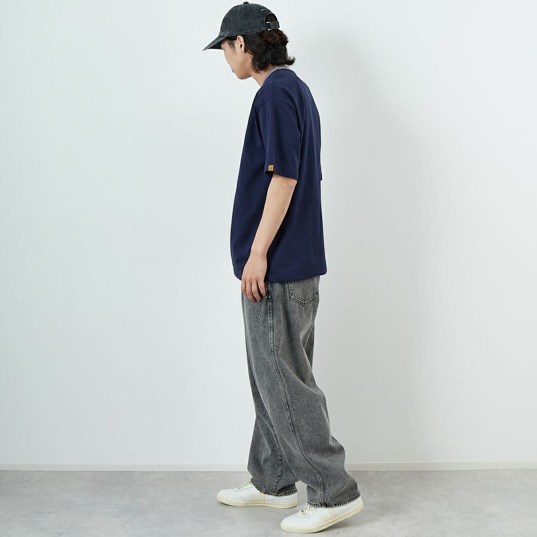 UNIVERSAL OVERALL [ユニバーサルオーバーオール] 別注 ドローコード付き ワイドシルエットTシャツ [U2513282IN-JF] NVY/BEG &&モデル身長：179cm 着用サイズ：L&&