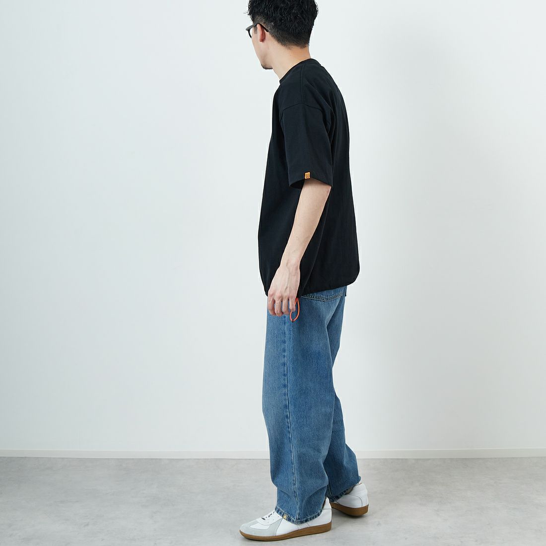 UNIVERSAL OVERALL [ユニバーサルオーバーオール] 別注 ドローコード付き ワイドシルエットTシャツ [U2513282IN-JF] BLACK &&モデル身長：167cm 着用サイズ：M&&