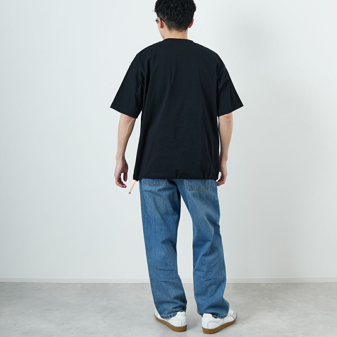 UNIVERSAL OVERALL [ユニバーサルオーバーオール] 別注 ドローコード付き ワイドシルエットTシャツ [U2513282IN-JF] BLACK &&モデル身長：167cm 着用サイズ：M&&