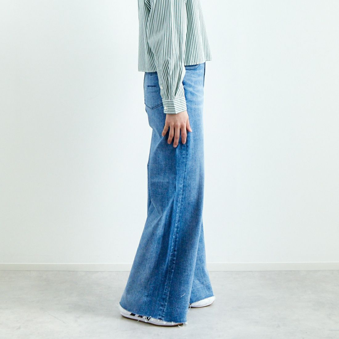 YANUK [ヤヌーク] ワイドフレアデニムパンツ [57134307] CVL &&モデル身長：160cm 着用サイズ：25&&
